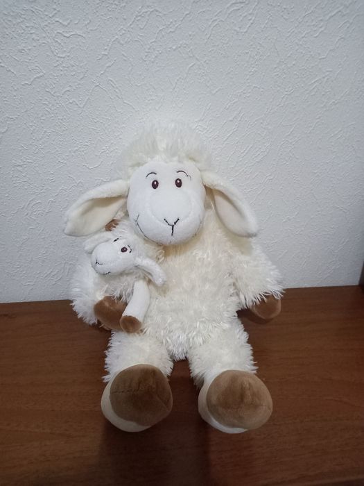 Мягкая игрушка овечка с малышом