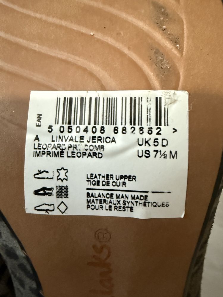 Замшеві туфлі на підборах в леопардовий принт clarks