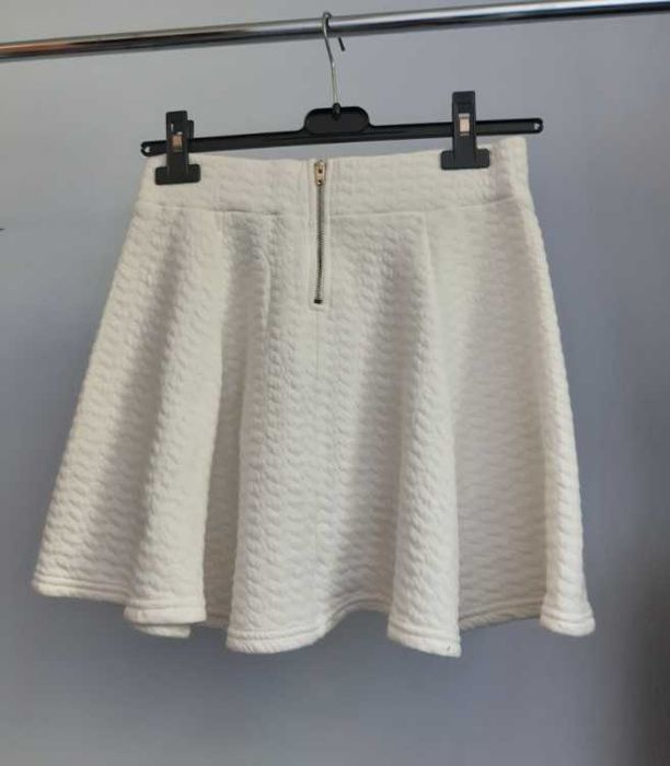 HM/ rozkloszowana spódniczka z koła/ Rozm.38/ Stan Bdb