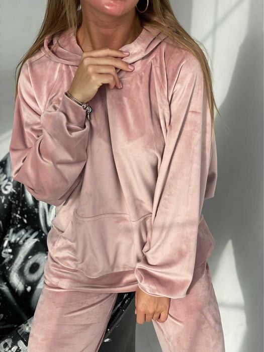 Велюровый спортивный костюм