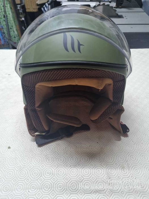 Vendo capacete bonito verde