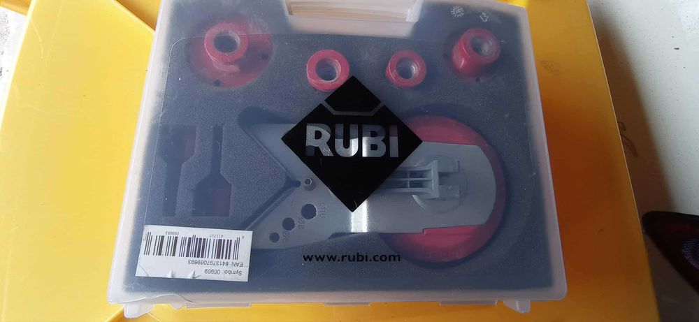 Zestaw otwornic koronek diamentowych Rubi dry gres