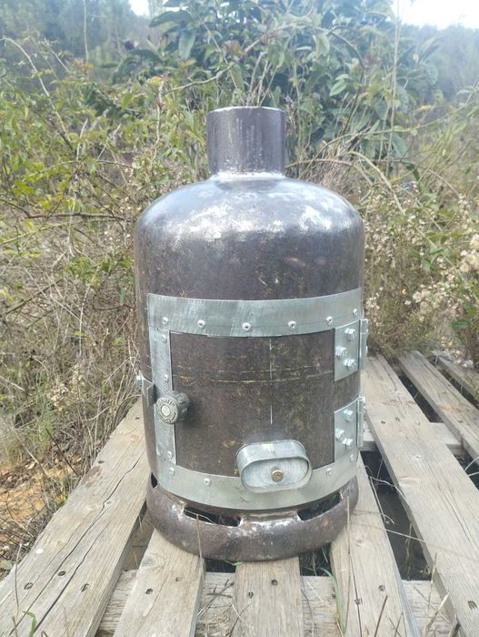 Fogão / Salamandra / stove artesanal, feito de uma botija de gás.