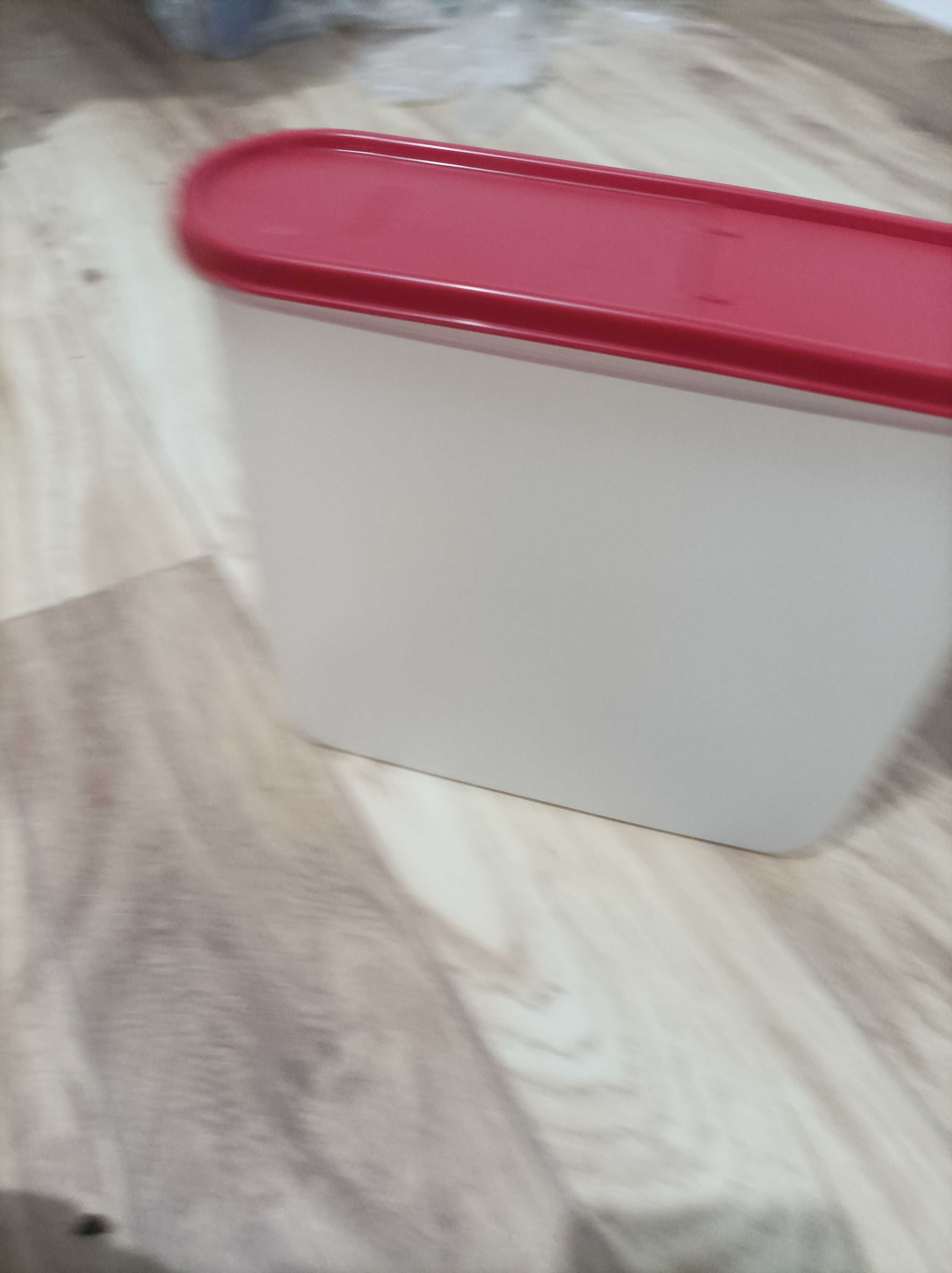 Tupperware pojemnik