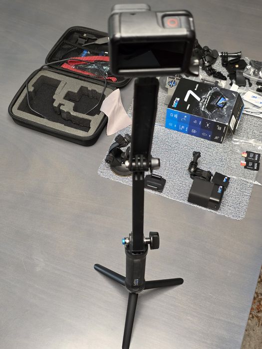 GoPro Hero 7 Black ładowarka 2 baterie 3 karty pamięci statyw 3way