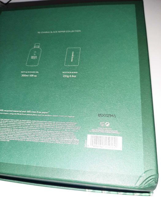 Molton Brown Showe Gel 300ml Black Pepper Bodyscrub Bar 250 g