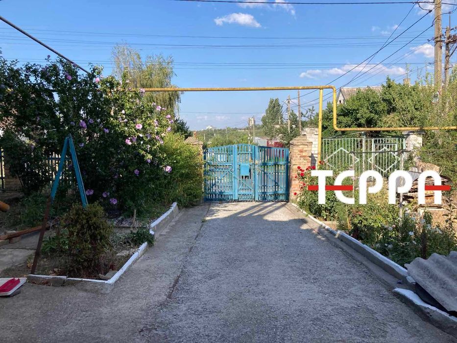 Продаж будинку з земельною ділянкою на Верхній Хортиці
