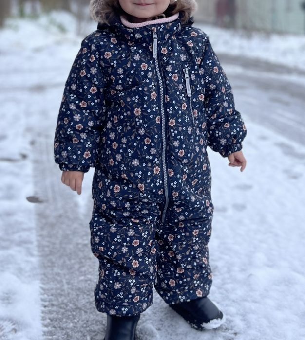 Зимний комбинезон для девочки