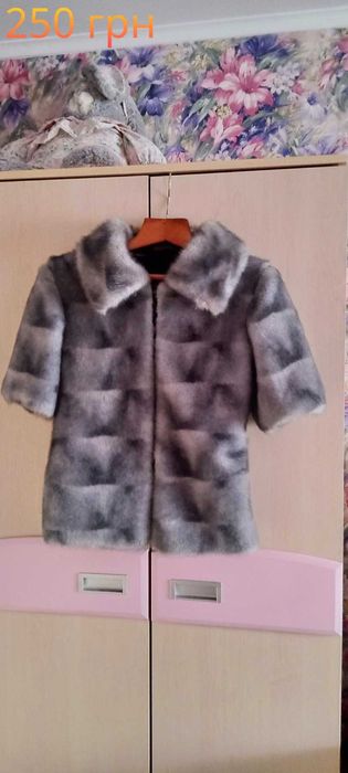 Жіноча шубка сіра