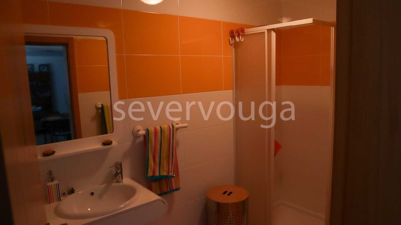 Moradia T3 em Sever do Vouga com garagem dupla e salão para festas.