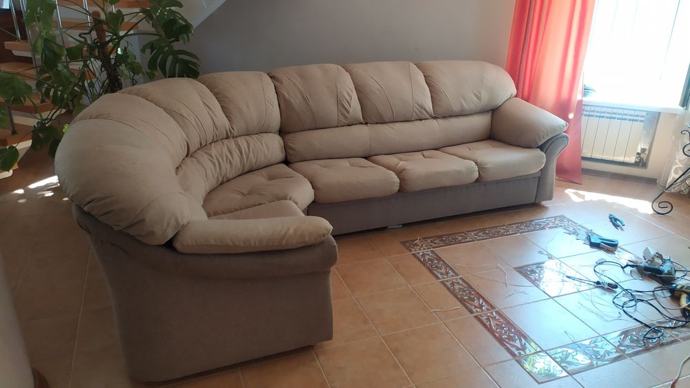 Перетяжка мягкой мебели на дому у заказчика в течении дня