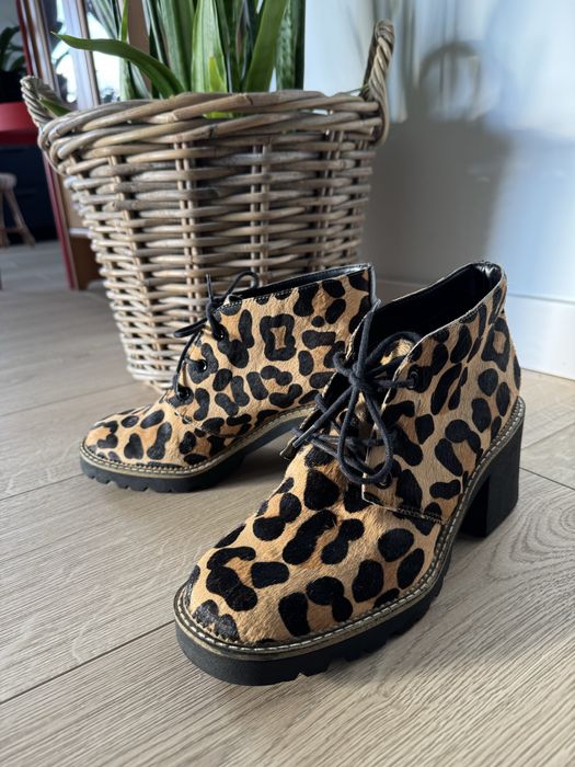 Buty brązowe 39 panterka wiązane TOPSHOP. Botki na obcasie.