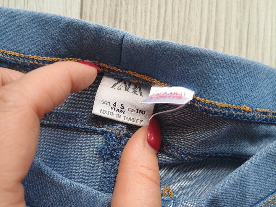 3 pary legginsów Zara rozmiar 110, wady