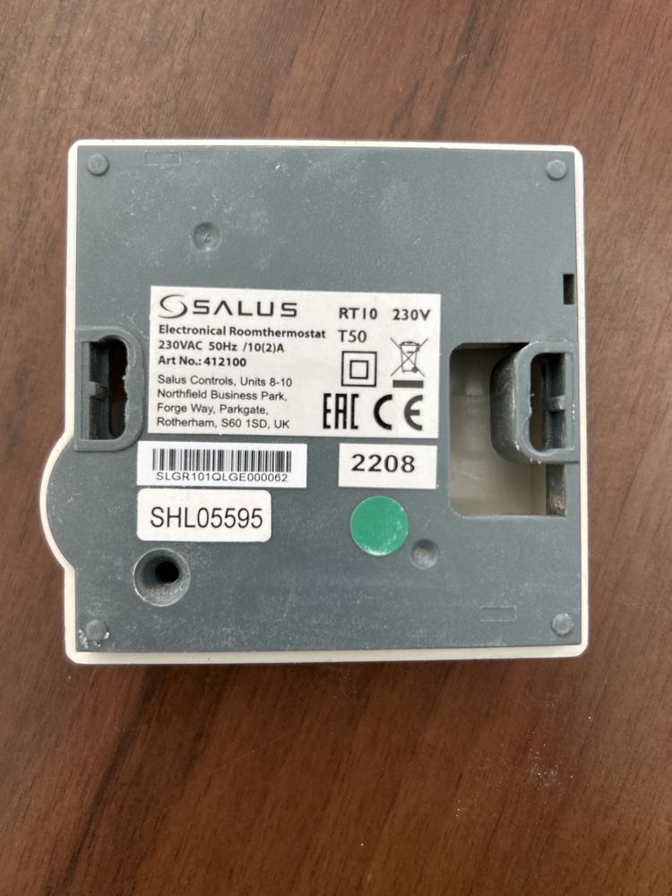 Termostat Salus RT10 regulator temperatury do podłogówki