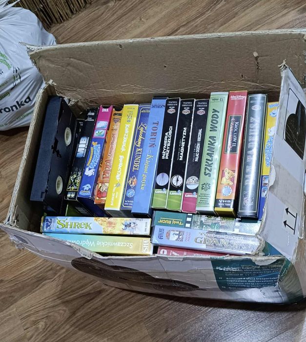 Kasety VHS  70 szt filmy bajki Shrek puchatek stare kasety