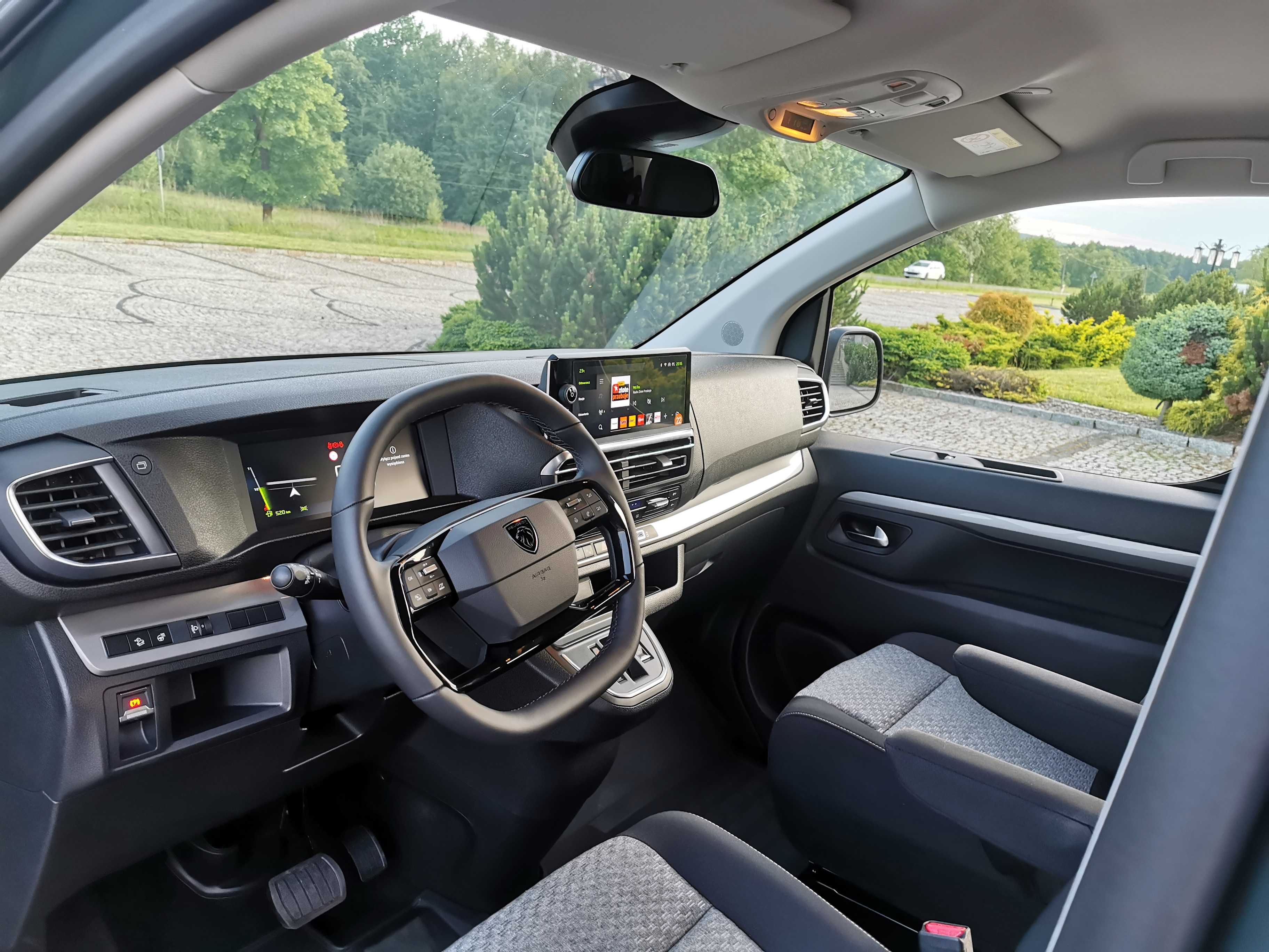 Wynajem Busa Peugeot Traveller Business NOWY