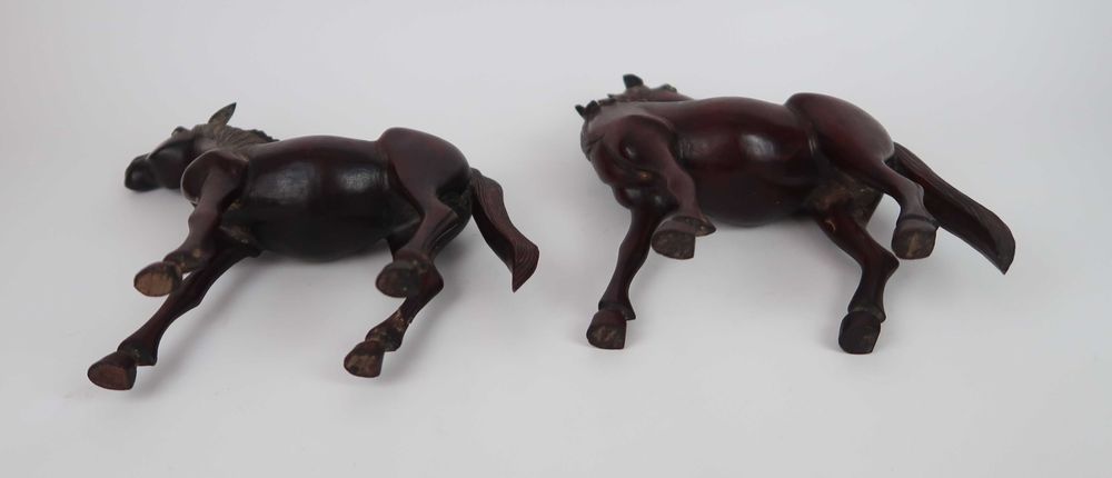 Esculturas - Cavalos em madeira esculpida - 17 cm, CADA