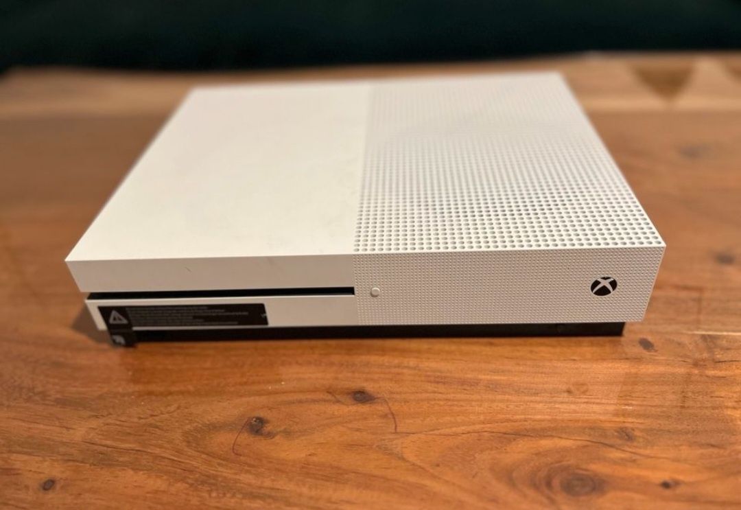 Sprzedam konsolę Xbox one S