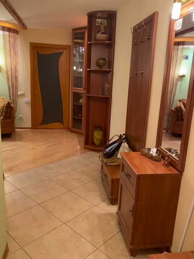 м Мінська, Оболонські Липки, Набережна, Івасюка 20-А, з видом на річку