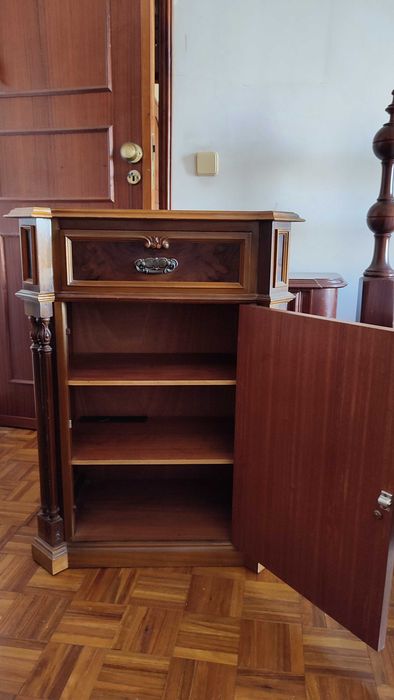 Bonita consola clássica