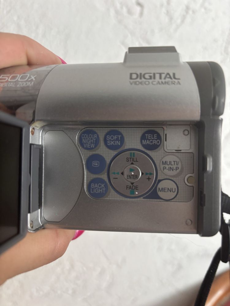 Câmara Vintage Panasonic NV-GS22 MiniDV – Rara & Clássica!