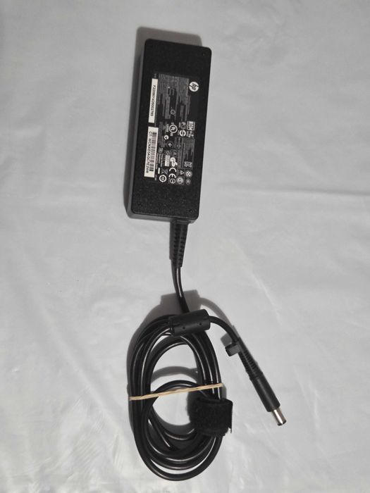 Zasilacz do laptopa 90 W, używany