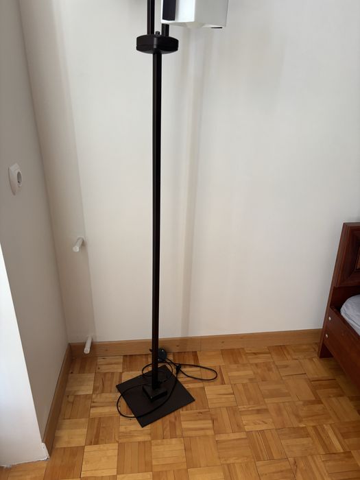 Lampa na stojaku