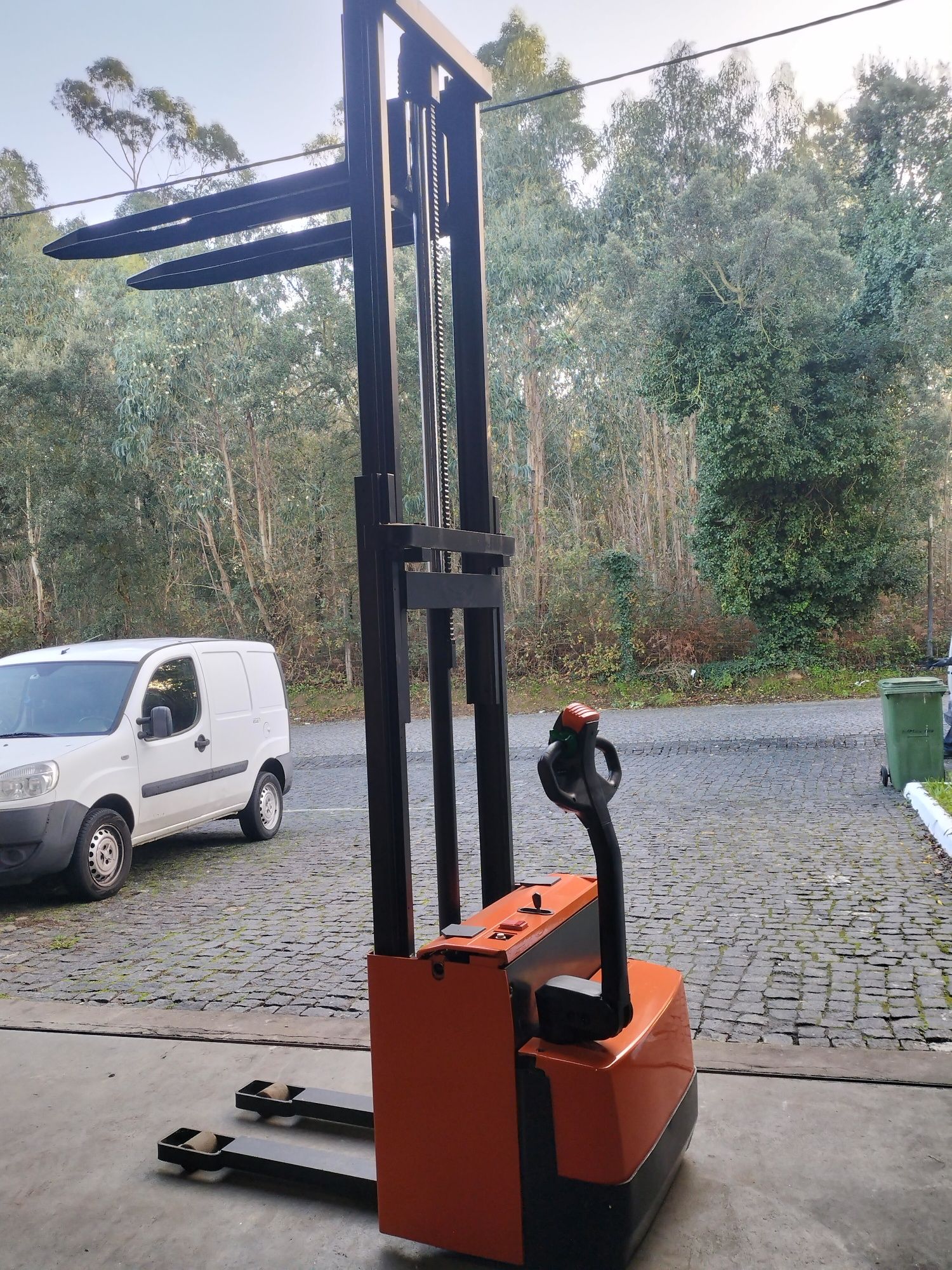 2690€ , Empilhador , Porta Paletes , Stacker 1000kg , Elev. 2,80m