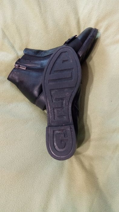 Шкіряні ботінки жіночі осінні