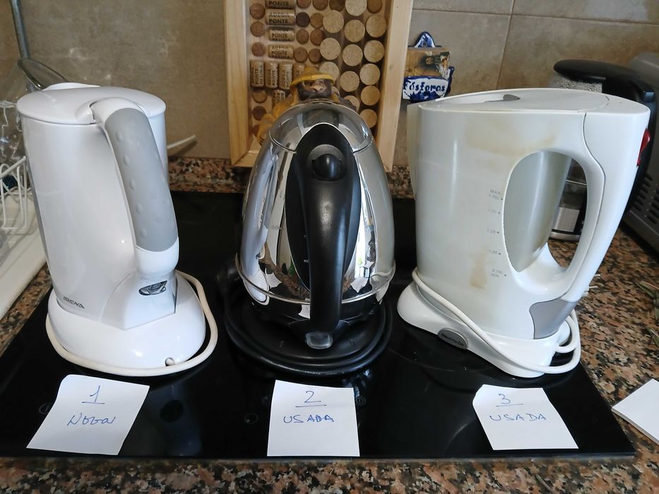 Cafeteiras usadas a funcionar bem.