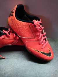 Buty sportowe dla chłopca piłka nożna/halówki, e.39, Nike