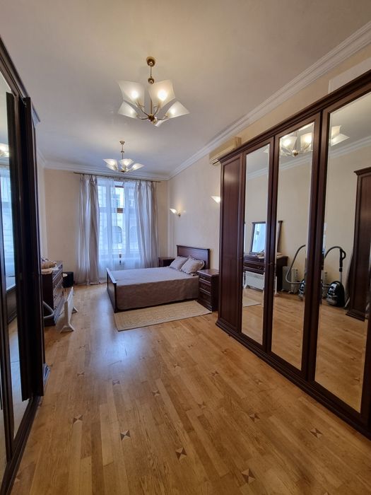 Подол, Андреевский спускск 2в, статусный дом, высокие потолки