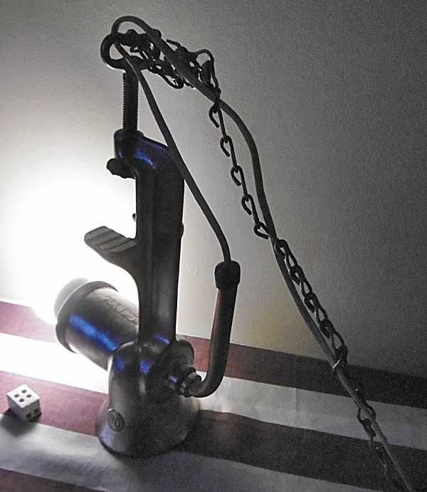 Lampa kreatywna - maszynka " nr. 8 "