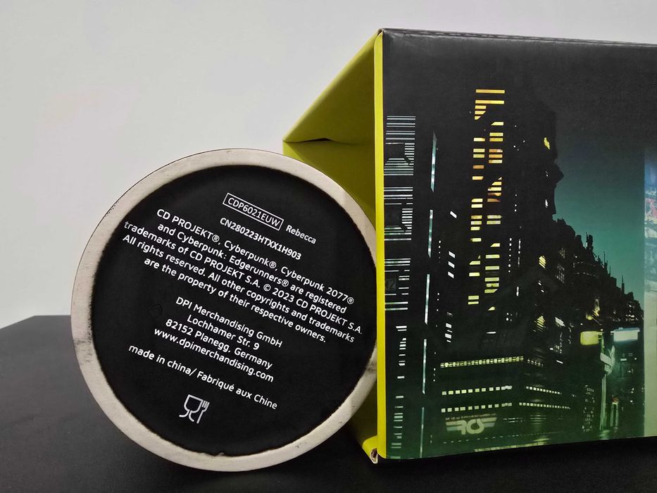 Caneca Rebecca Cyberpunk Edgerunners - Portes Incluídos