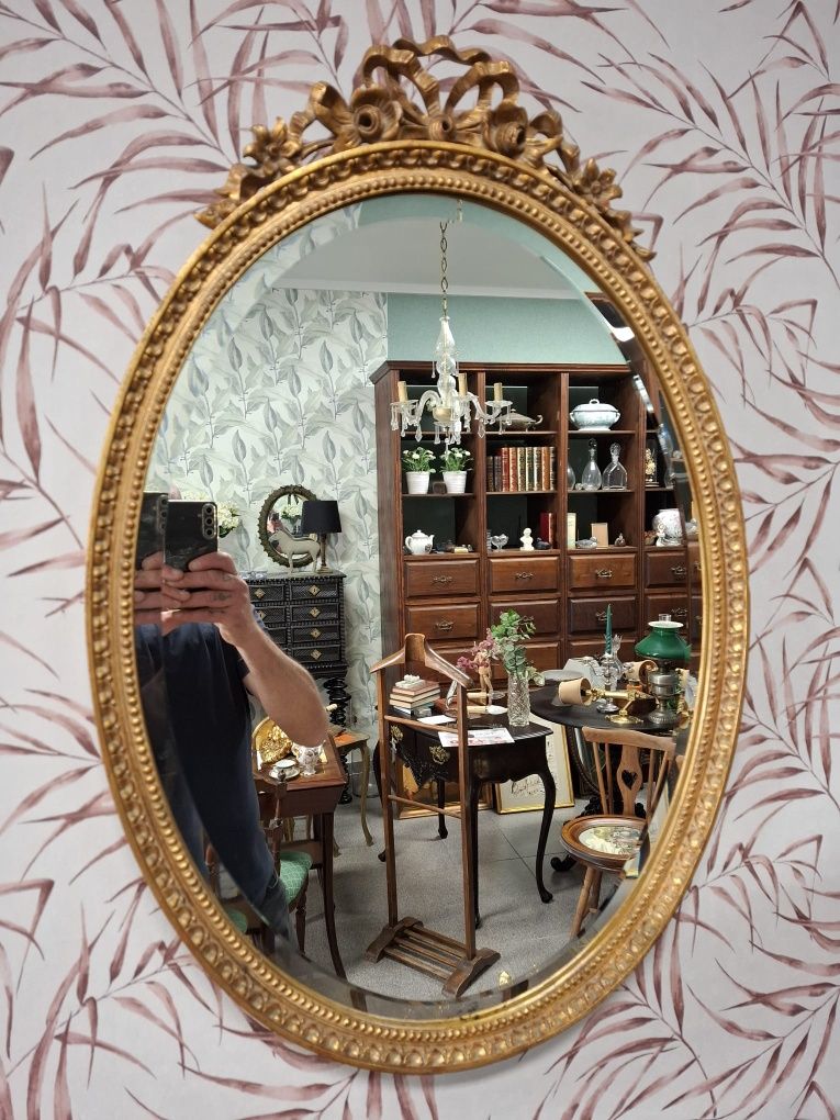 Espelho Oval Estilo D. Maria com Moldura
Dourada