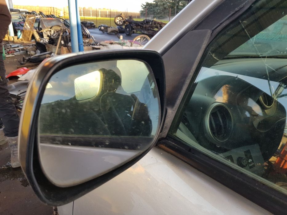 Toyota RAV4 Lusterko 00-05 srebrne