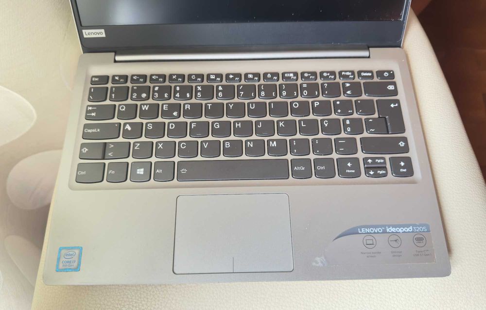 Lenovo IdeaPad 320 – 13.3" Full HD / Intel Core i7-8550U Quad-Core / 8 GB / 256 GB / NVIDIA GeForce MX15064283911877763121