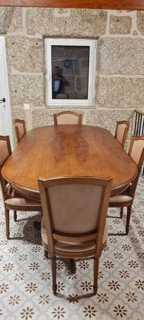 Mesa de jantar em madeira com 6 cadeiras