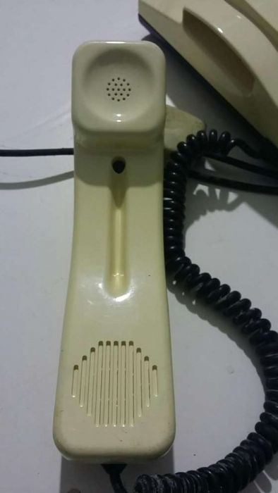 Telefone fixo em bom estado.
