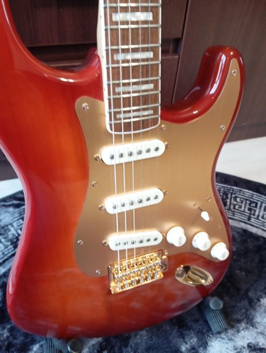 Squier 40 th annivetsary gold