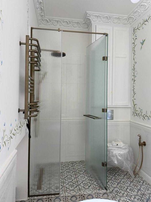 Душові кабіни, двері в душ, шторки на ванну. Перегородки для душу.