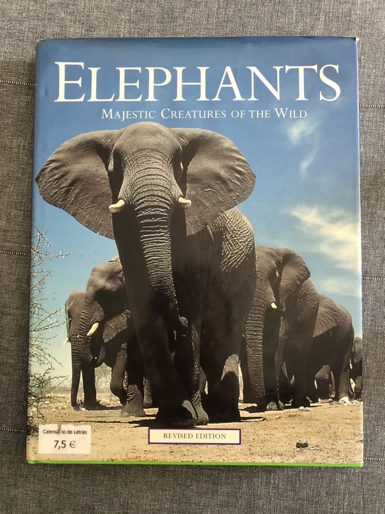 Livro sobre elefantes em inglês