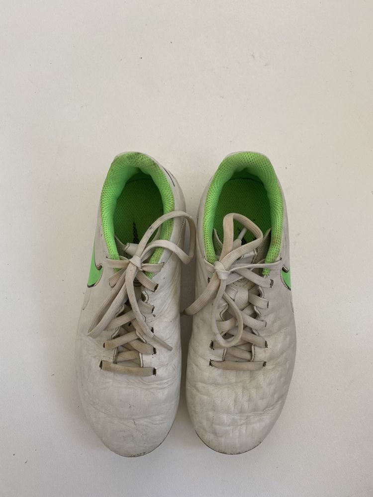 Korki buty do grania piłkarskie dziecięce firmy NIKE Rozmiar 33,5