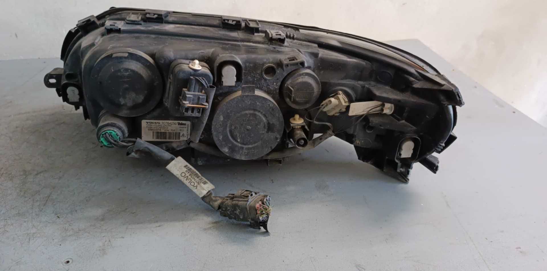 Lampy przednie volvo v70 II 04-07r europa oryginał komplet