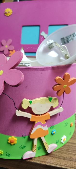 Candeeiro de teto + quadro de 4 fotos para quarto de menina