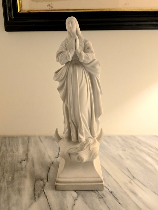 Nossa Senhora da Conceição em porcelana biscuit Vista Alegre.