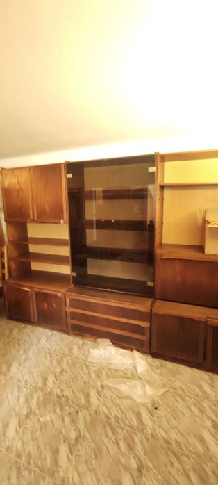 OFEREÇO: Móvel de Sala, Estante e Vitrine – Necessita de Transporte