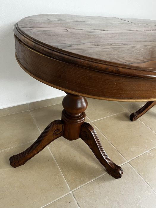 Mesa de sala em Carvalho maciço