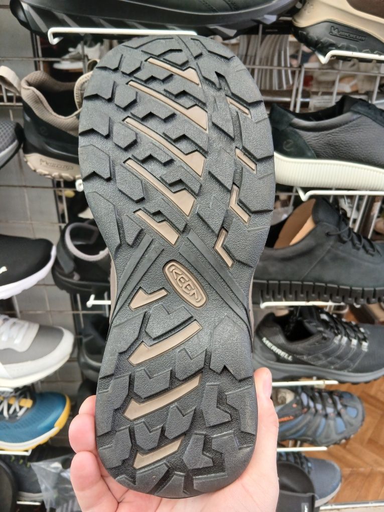 Чоловічі водонепроникні туристичні кросівки keen