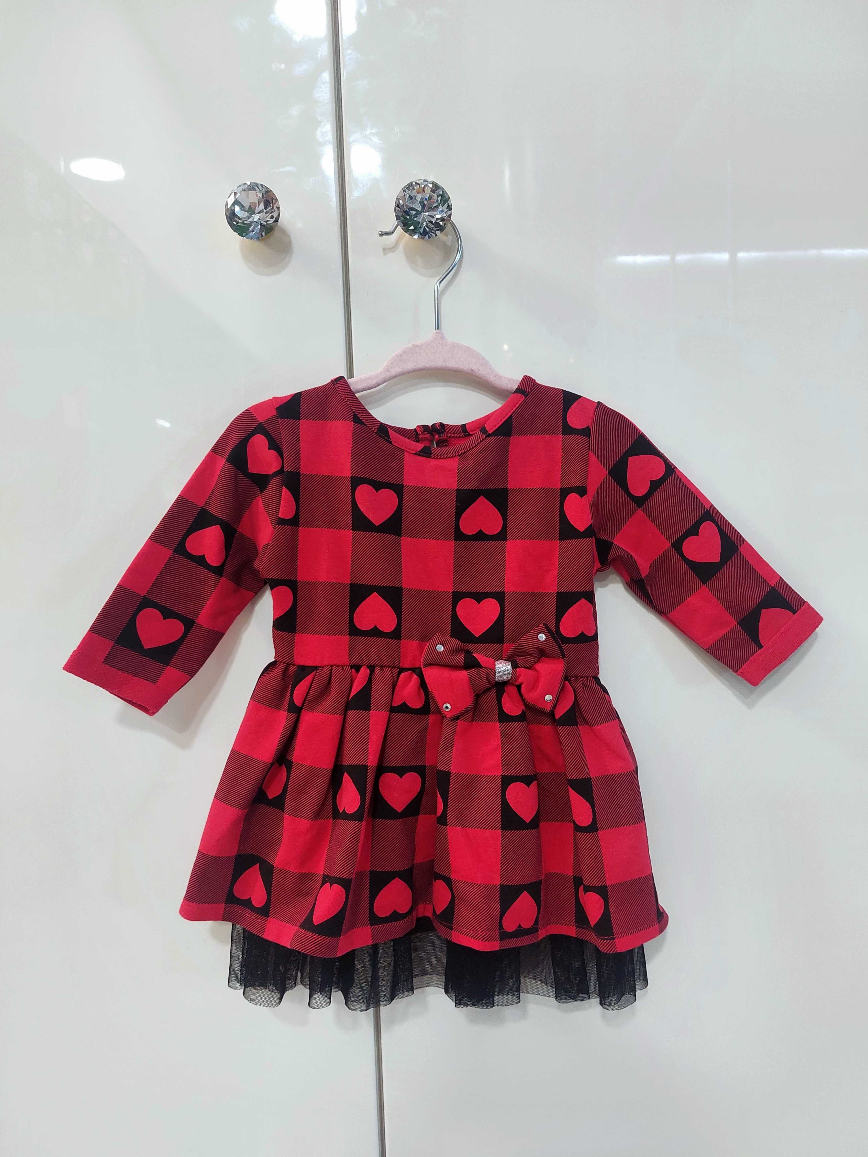Piękna czerwono-czarna sukienka w serca z tiulem roz 68